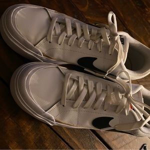 Nike Court Legacy lifted for women